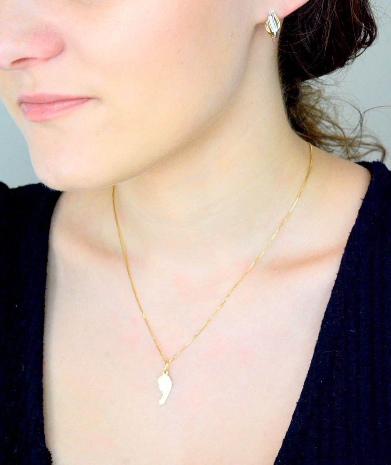 zlote-kolczyki-angielskie-zapiecie-proba-333-z-cyrkoniaZłote kolczyki angielskie zapięcie próba 333 z cyrkonią KL 7435 333. Kolczyki złote w Sklepie z Biżuterią zegarki-diament.p.jpg